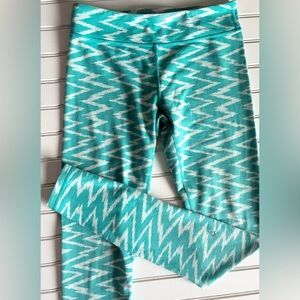 IVIVVA by Lululemon girls mint green zig zag patterned leggings